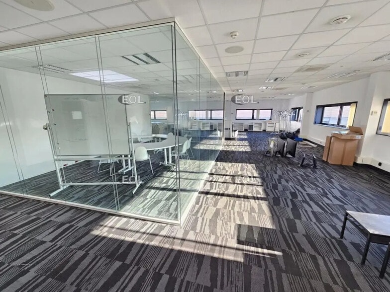 Flex in Ivry-sur-Seine for lease - Interior Photo - Image 2 of 12