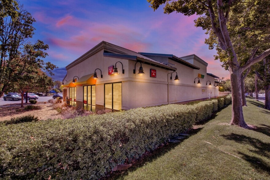 3338 N Texas St, Fairfield, CA à vendre - Photo du bâtiment - Image 2 de 29