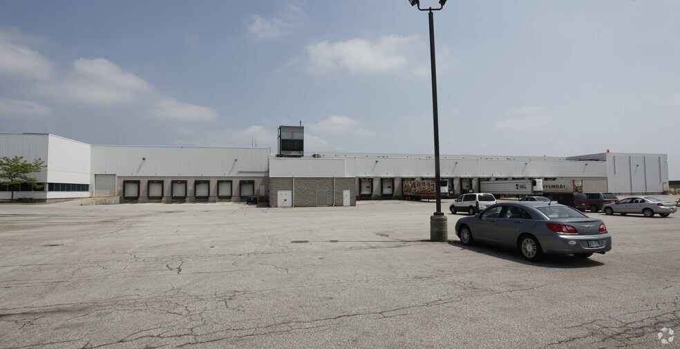 225 Rexdale Blvd, Toronto, ON à louer - Photo du bâtiment - Image 2 de 3