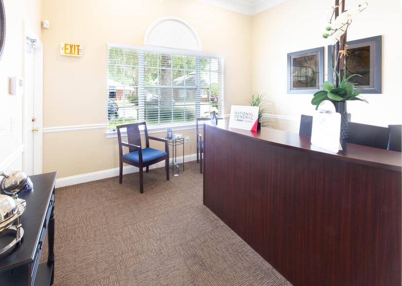 6817 Southpoint Pky, Jacksonville, FL for lease - Interior Photo - Image 2 of 14