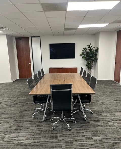 2350 Airport Fwy, Bedford, TX for lease - Interior Photo - Image 2 of 16