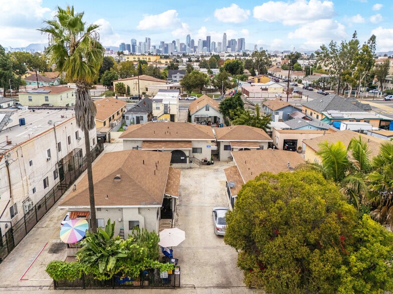 917 E 40th Pl, Los Angeles, CA à vendre - Photo du bâtiment - Image 2 de 6