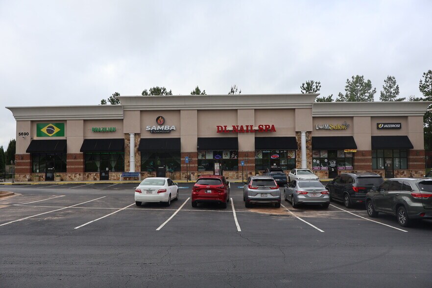 5700 Cumming Hwy, Buford, GA à louer - Photo du bâtiment - Image 1 de 5
