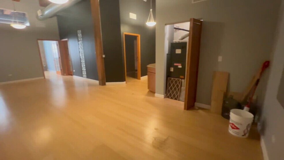 824 W Superior St, Chicago, IL à vendre - Vidéo sur l’inscription commerciale - Image 2 de 3