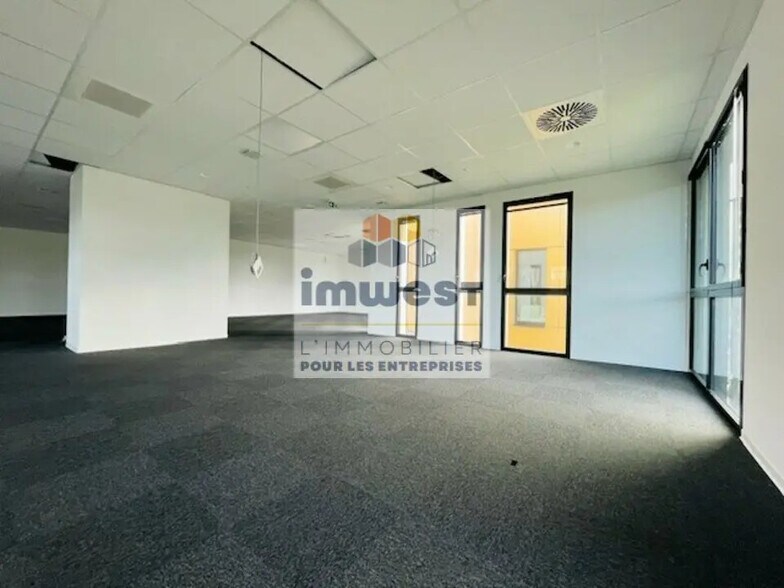 Office in Rennes for lease - Interior Photo - Image 2 of 7