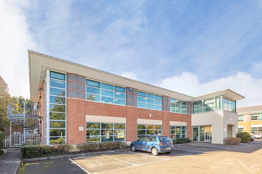 Waltham Rd, Maidenhead à louer - Photo du bâtiment - Image 3 de 9