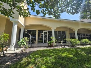 4953 Le Chalet Blvd, Boynton Beach, FL for lease Interior Photo- Image 2 of 18