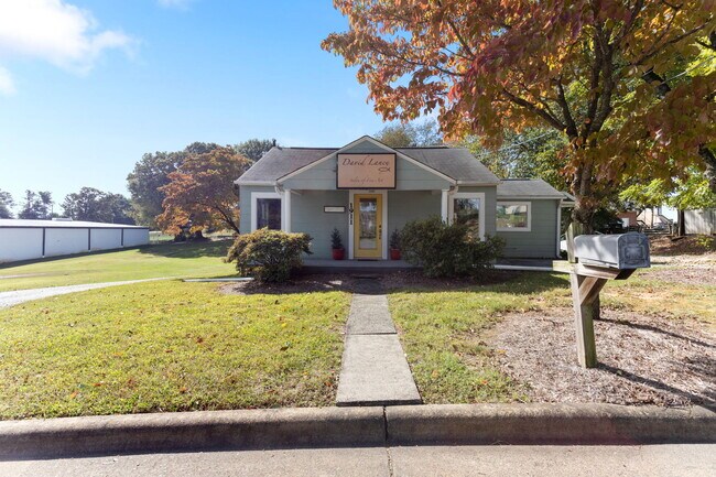 More details for 1911 Margaret St, Winston-Salem, NC - Retail for Sale