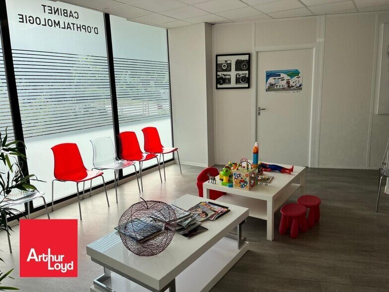 Retail in Lucé for lease - Interior Photo - Image 2 of 5