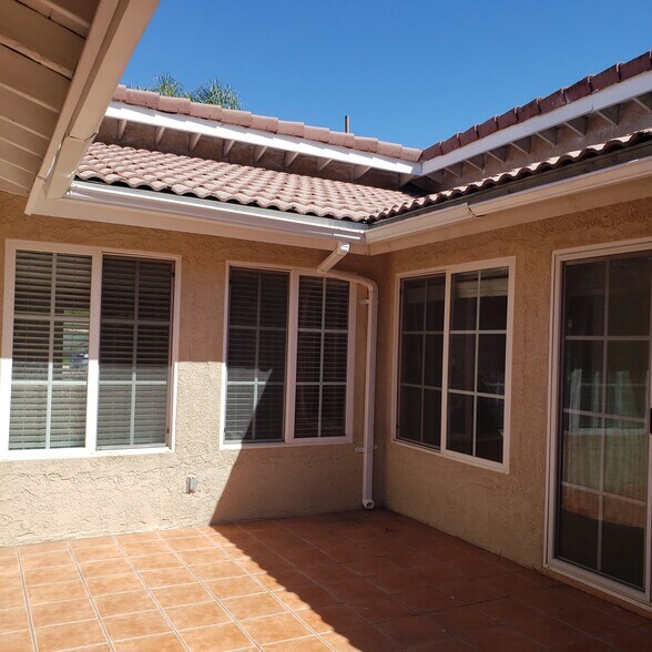 330 Moore Ln, San Dimas, CA à vendre - Photo du bâtiment - Image 3 de 22