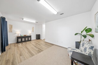 5 Miracle Strip Loop, Panama City Beach, FL for lease Interior Photo- Image 2 of 11