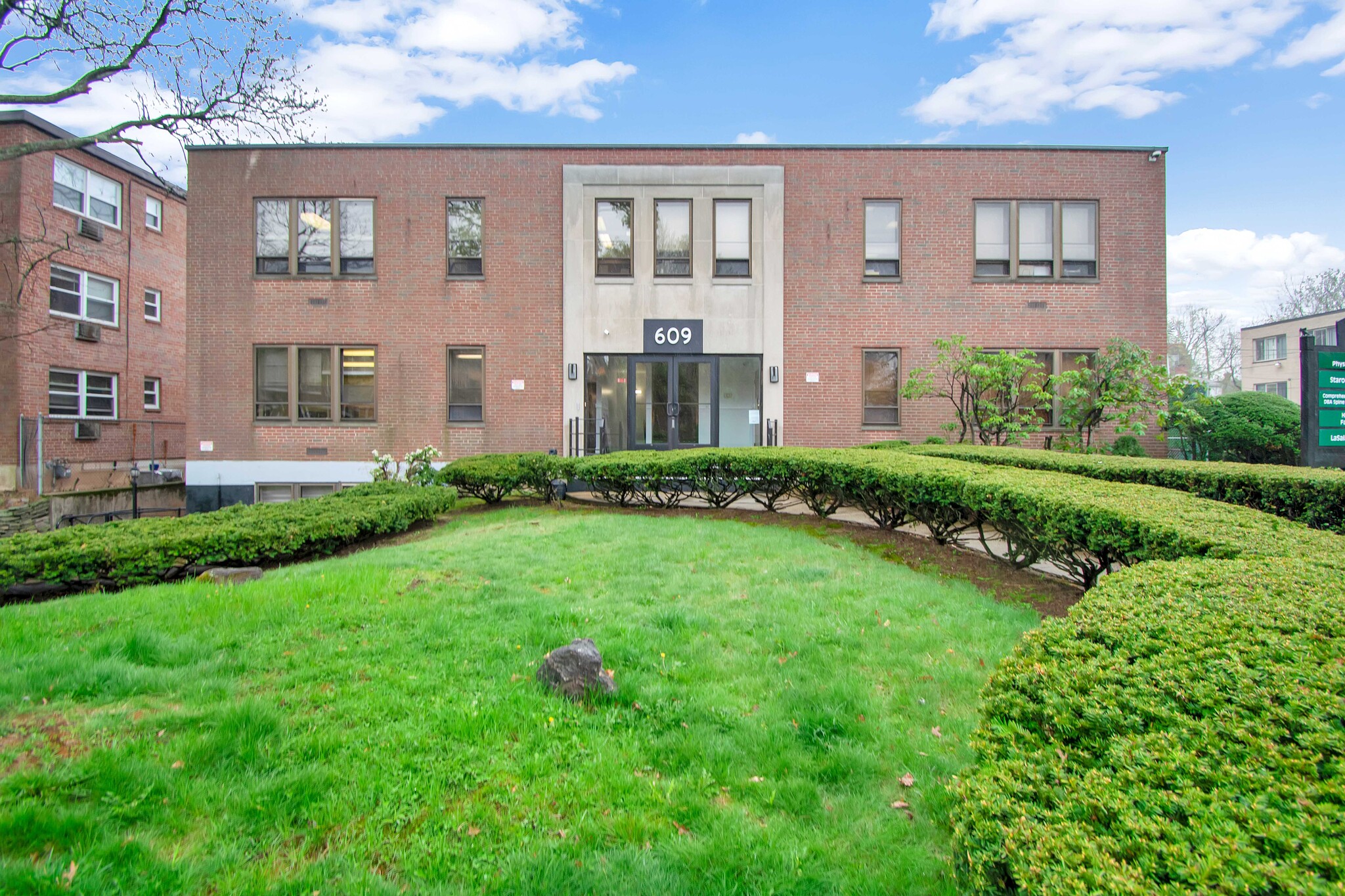 609 Farmington Ave, Hartford, CT à louer Photo principale- Image 1 de 30