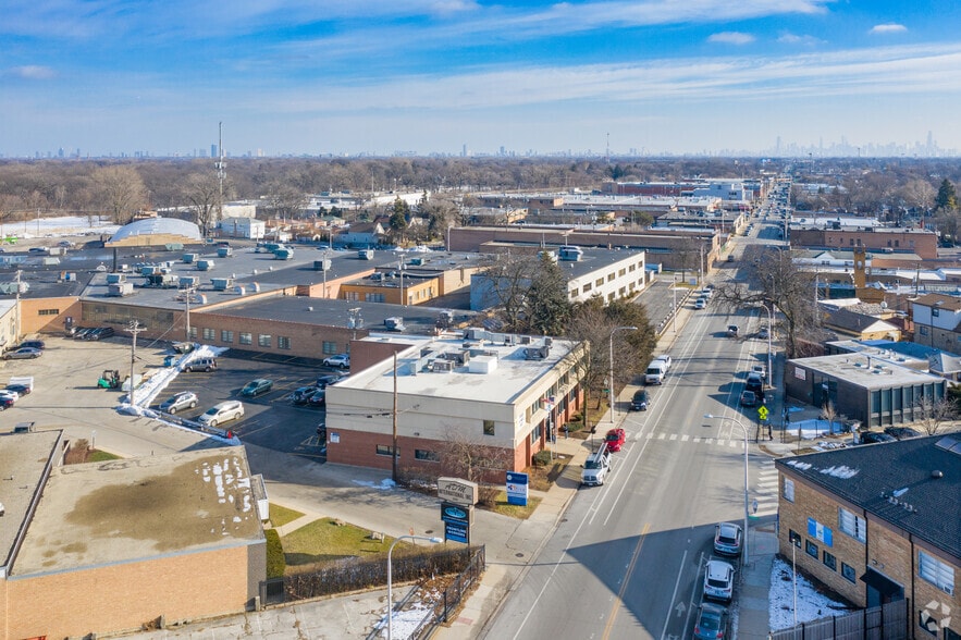5559 N Elston Ave, Chicago, IL à louer - Aérien - Image 3 de 7