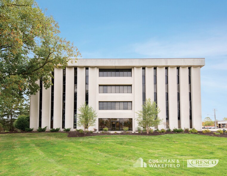 29100 Aurora Rd, Solon, OH à louer - Photo du bâtiment - Image 1 de 11