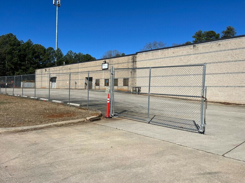 3070 Lumby Dr, Decatur, GA à louer - Photo du bâtiment - Image 2 de 9