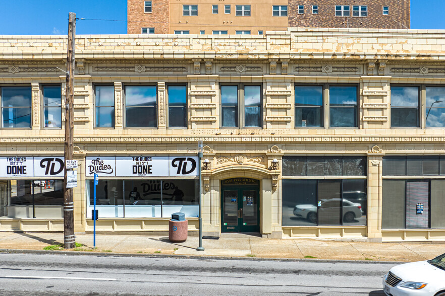 Hyde Park Building and Walnut Street portfolio of 2 properties for sale on LoopNet.ca - Building Photo - Image 3 of 26