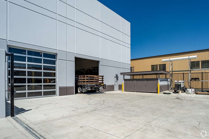 1613 S Baker Ave, Ontario, CA for lease - Building Photo - Image 2 of 7