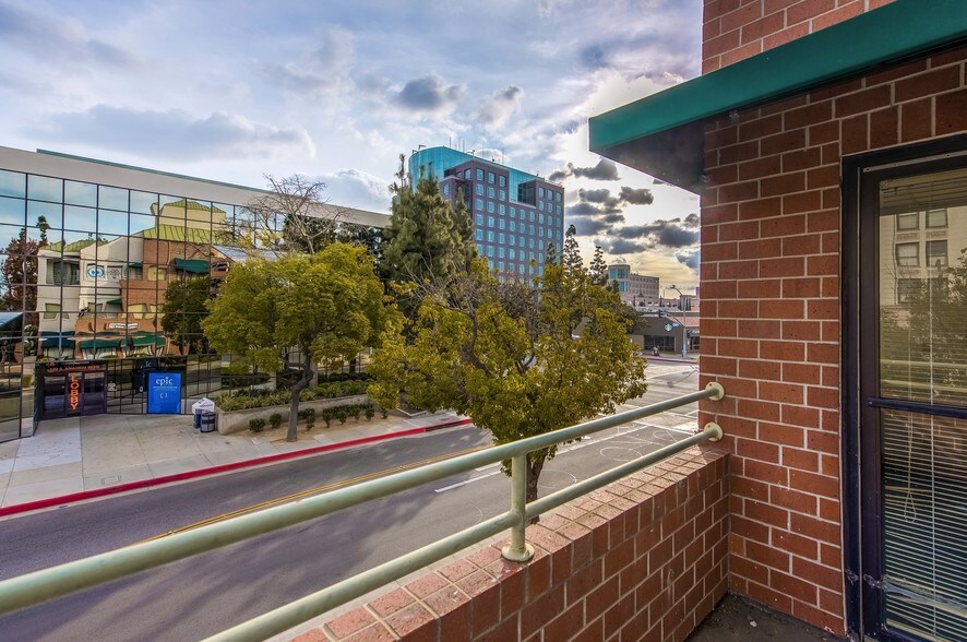 50 S Anaheim Blvd, Anaheim, CA à louer - Photo du bâtiment - Image 3 de 14