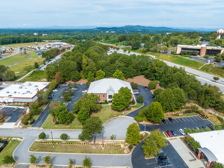 47 Airpark Ct, Greenville, SC à louer - Photo du bâtiment - Image 3 de 13