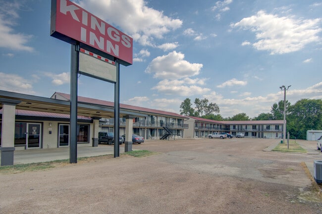 Plus de détails pour 100 W Wilson St, Valliant, OK - Services hôteliers à vendre