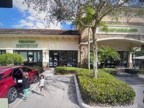 7805-8095 N University Dr, Pompano Beach, FL à louer Photo du bâtiment- Image 1 de 3