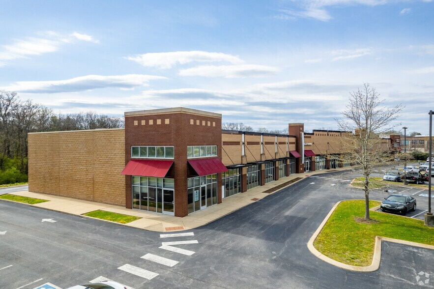 1040 N James M. Campbell Blvd, Columbia, TN à louer - Photo du bâtiment - Image 2 de 7