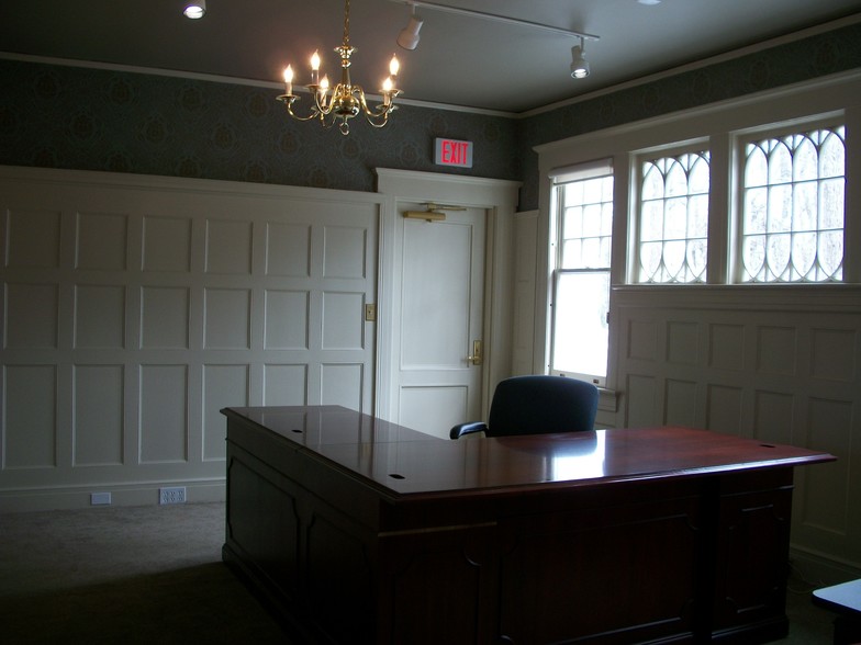 215 Post Rd W, Westport, CT for lease - Interior Photo - Image 2 of 16