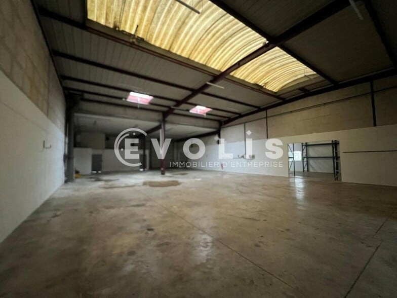 Flex in Le Blanc-Mesnil for lease - Building Photo - Image 3 of 19