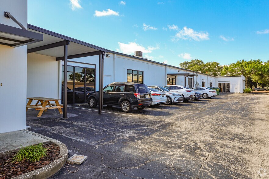 5402-5460 Beaumont Center Blvd, Tampa, FL à louer - Photo du bâtiment - Image 3 de 16