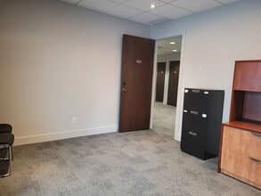 1455 Ellis St, Kelowna, BC for lease Interior Photo- Image 2 of 4