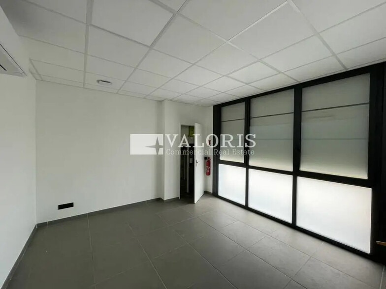Office in Sainte-Foy-lès-Lyon for lease - Interior Photo - Image 3 of 9