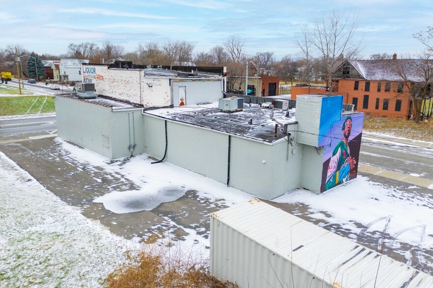 6310 Charlevoix St, Detroit, MI for sale - Building Photo - Image 2 of 4