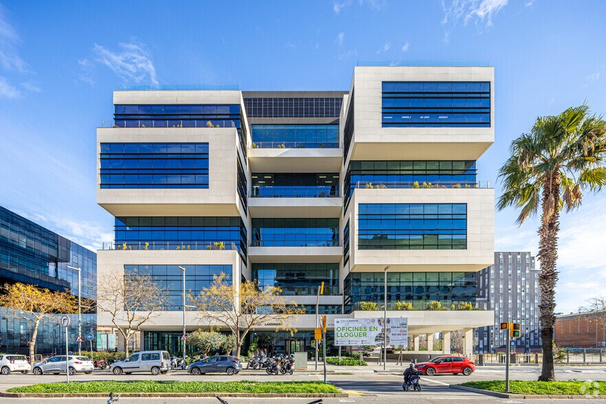 Passeig De La Zona Franca, 28-38, Barcelone, Barcelona à louer - Photo du bâtiment - Image 2 de 2