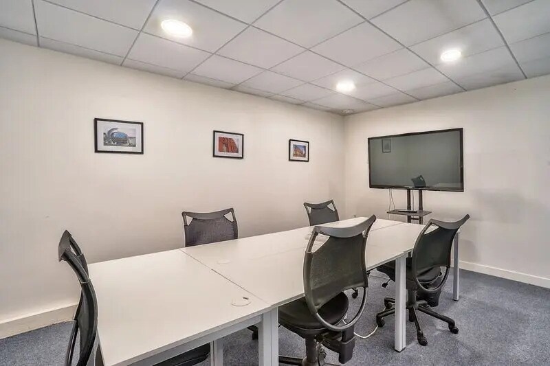 Office in Boulogne-Billancourt for lease - Building Photo - Image 3 of 11
