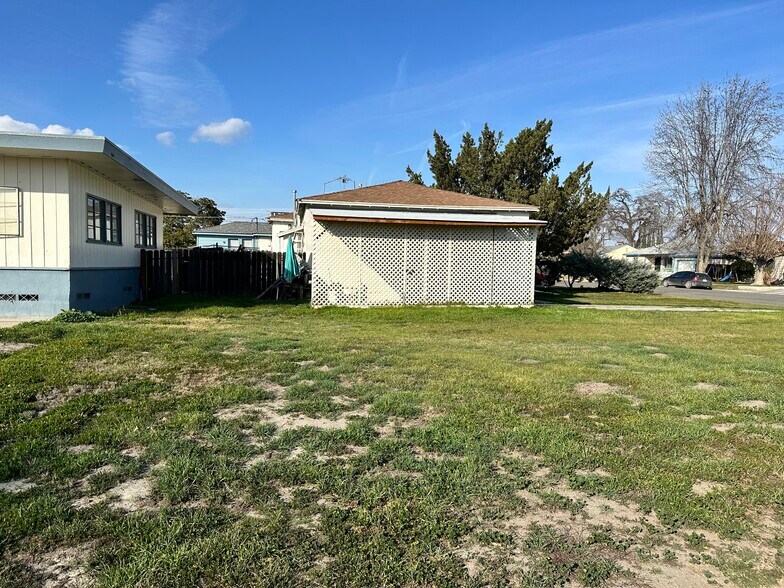 1728 Estes Ave, Corcoran, CA à vendre - Photo du bâtiment - Image 3 de 3