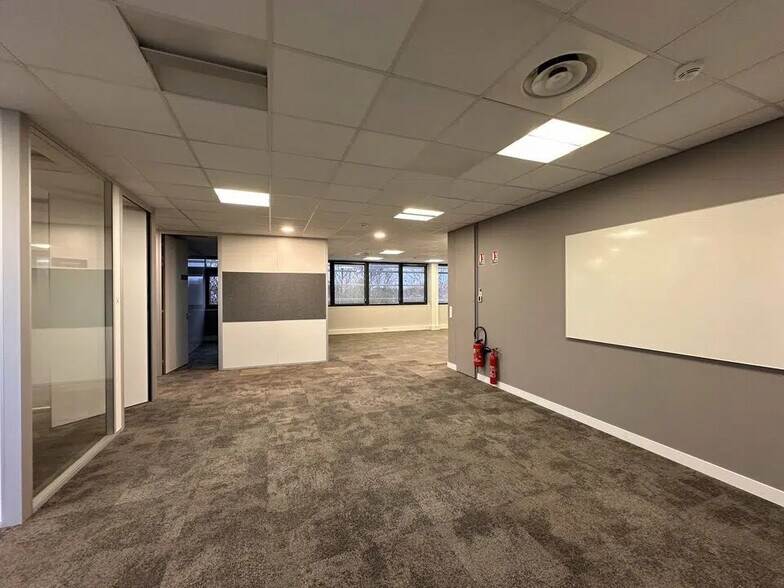 Bureau dans Schiltigheim à louer - Photo du bâtiment - Image 3 de 12