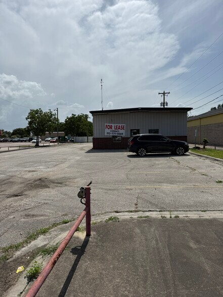 4005 N Navarro St, Victoria, TX à louer - Photo du bâtiment - Image 3 de 59