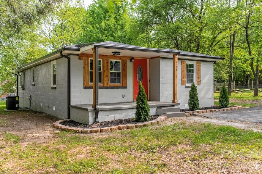 1705 E Cloaninger Ave, Statesville, NC à vendre - Photo principale - Image 1 de 1