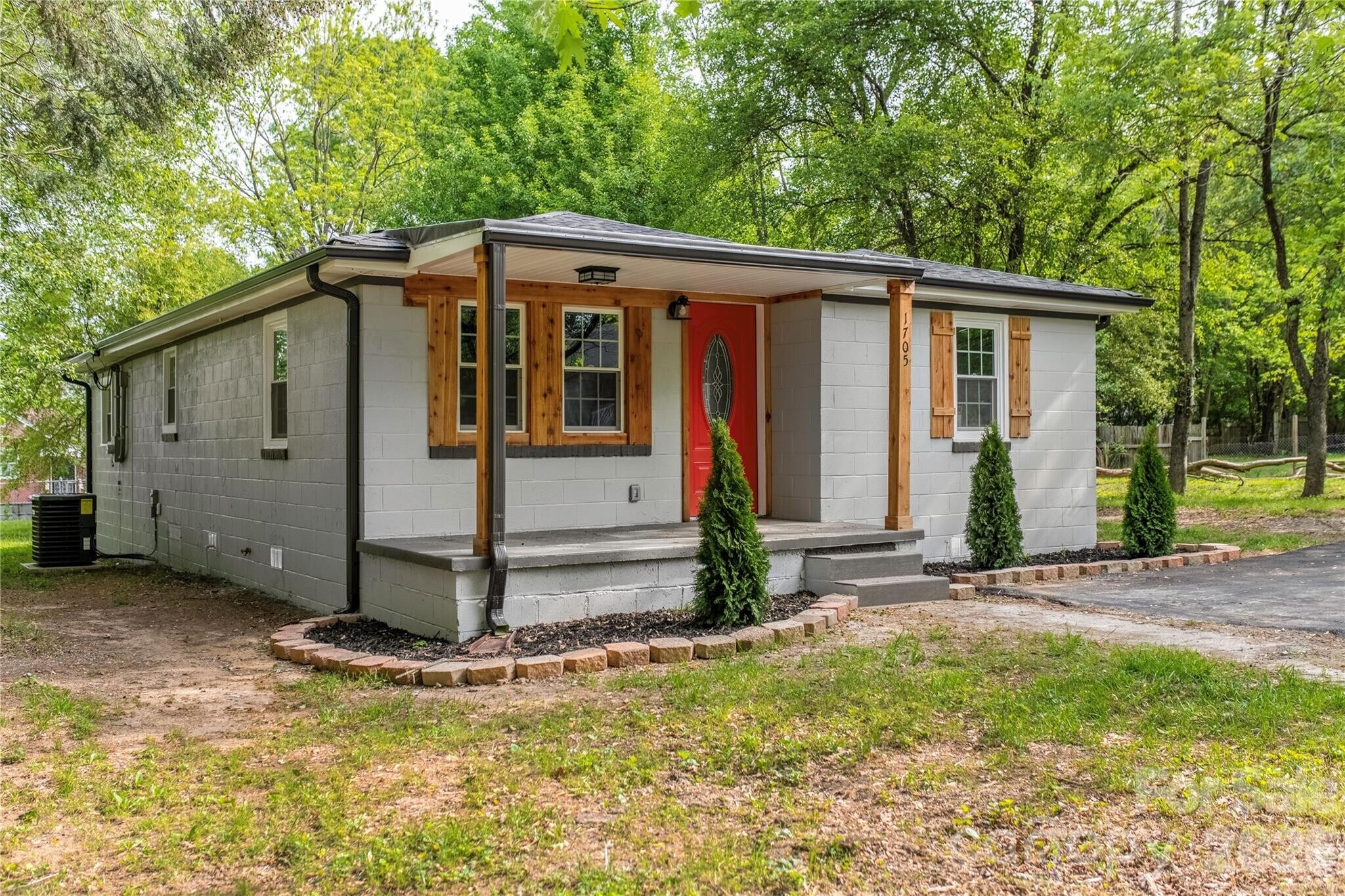 1705 E Cloaninger Ave, Statesville, NC à vendre Photo principale- Image 1 de 2