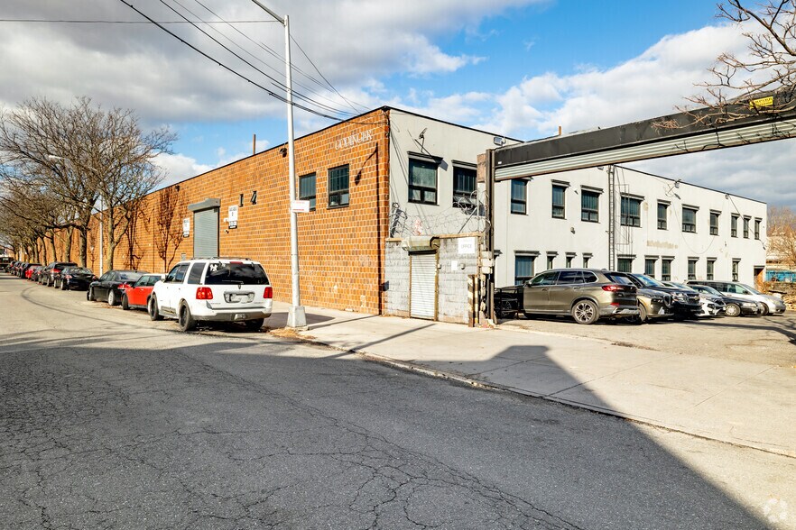 63-15 Traffic Ave, Ridgewood, NY à louer - Photo principale - Image 2 de 3