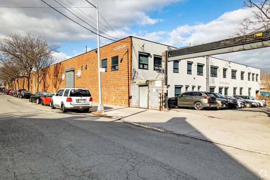 63-15 Traffic Ave, Ridgewood, NY for lease - Primary Photo - Image 2 of 3