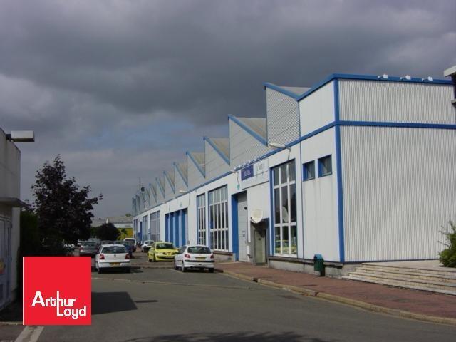 Industrial in Chartres for lease - Building Photo - Image 2 of 2