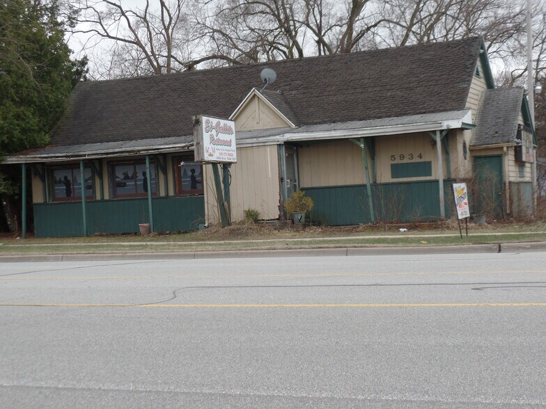 5934 Dixie Hwy, Saginaw, MI for sale - Building Photo - Image 2 of 2