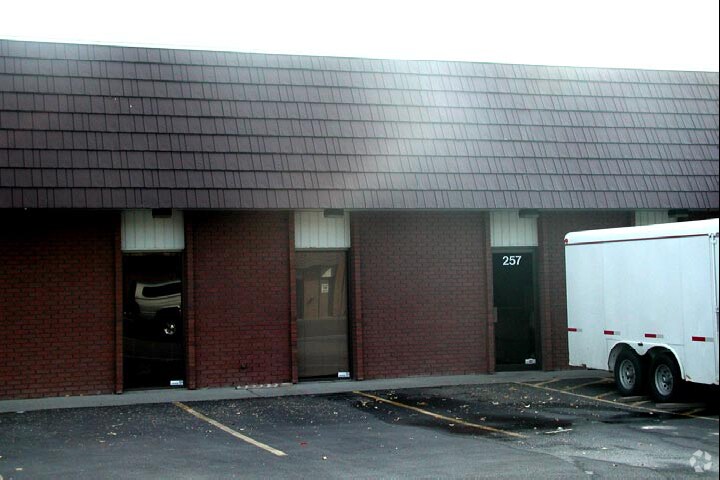 271 W 2950 S, Salt Lake City, UT à louer - Photo du bâtiment - Image 2 de 8