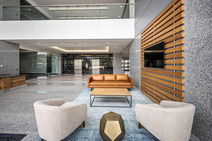 11210 Equity Dr, Houston, TX à louer - Photo du bâtiment - Image 3 de 14