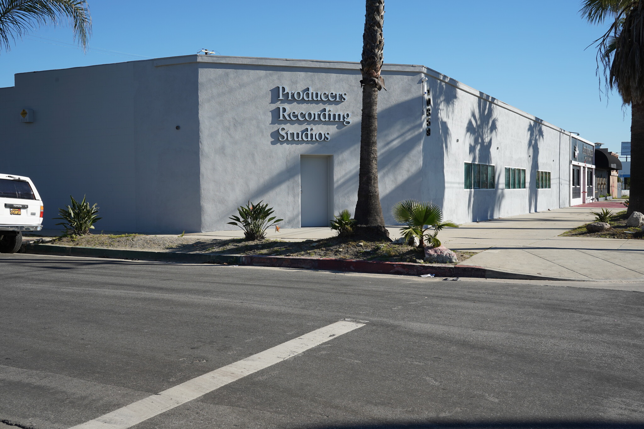 10859 Burbank Blvd, North Hollywood, CA for sale Primary Photo- Image 1 of 13