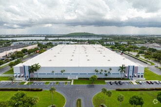 9350 NW 108th Ave, Medley, FL à louer Aérien- Image 2 de 17