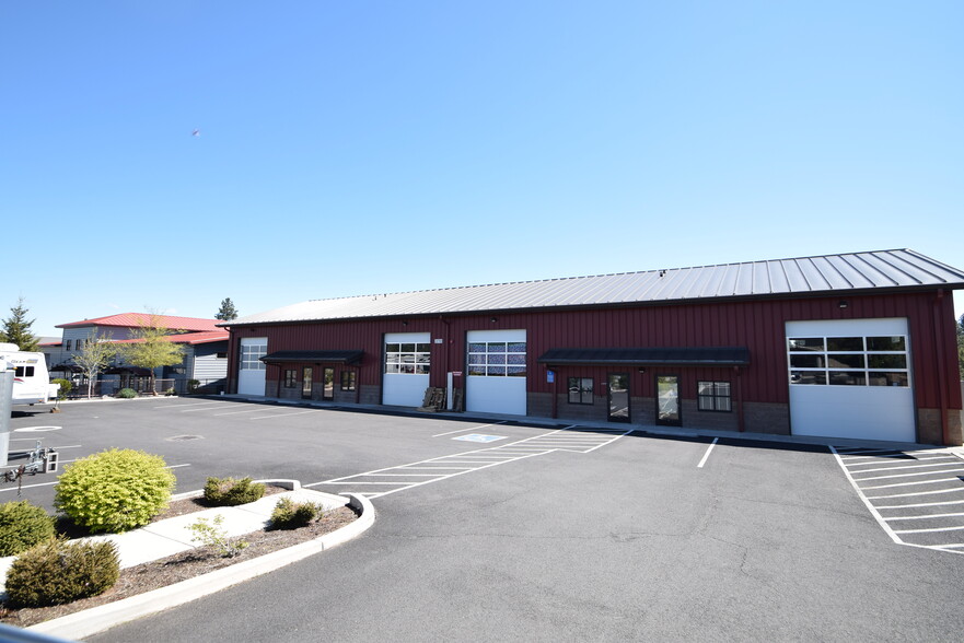 20700 Carmen Loop, Bend, OR for lease - Building Photo - Image 1 of 3