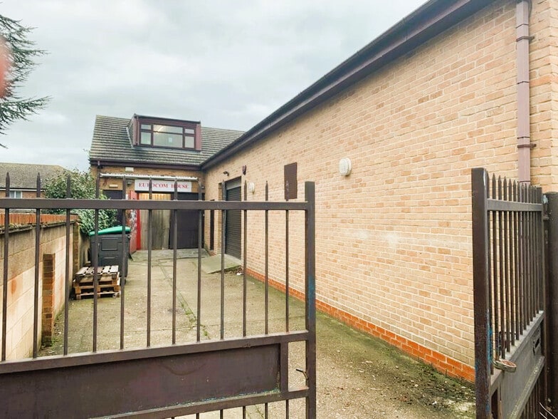 Glade Ln, Southall for sale - Building Photo - Image 2 of 23