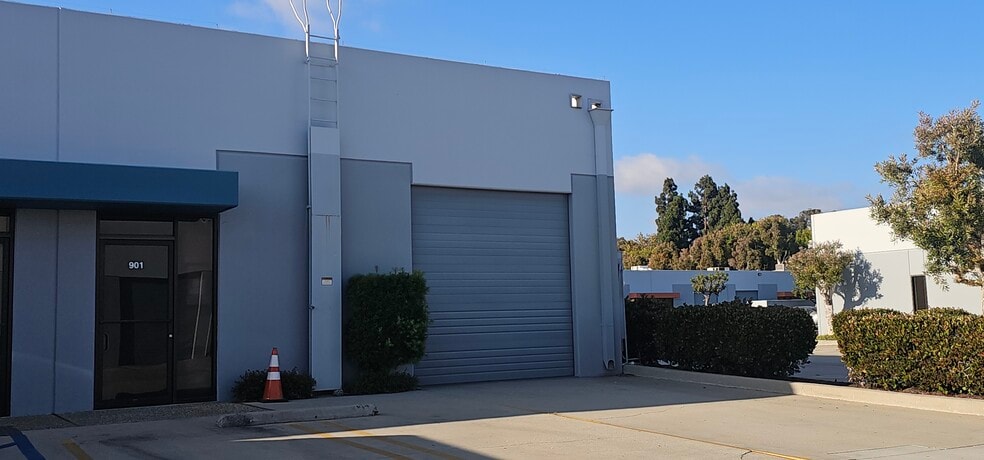 2761 Plaza Del Amo, Torrance, CA for lease - Building Photo - Image 2 of 3